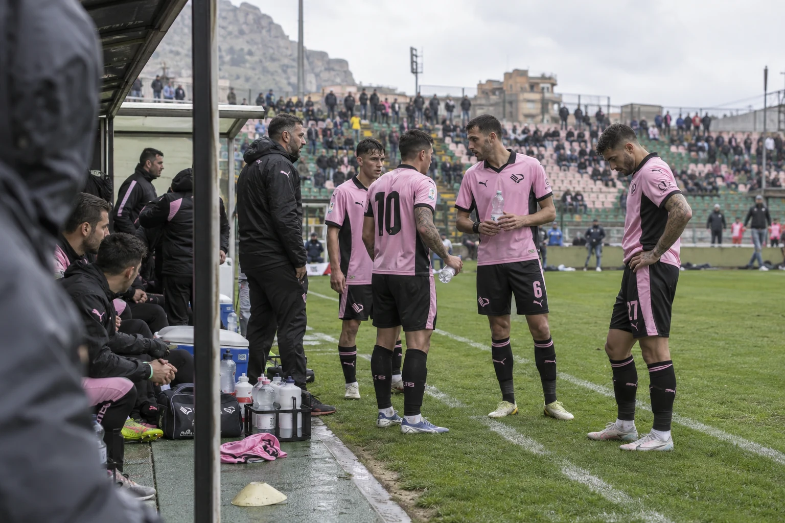 Palermo holder seg uten tap og topper Serie B
